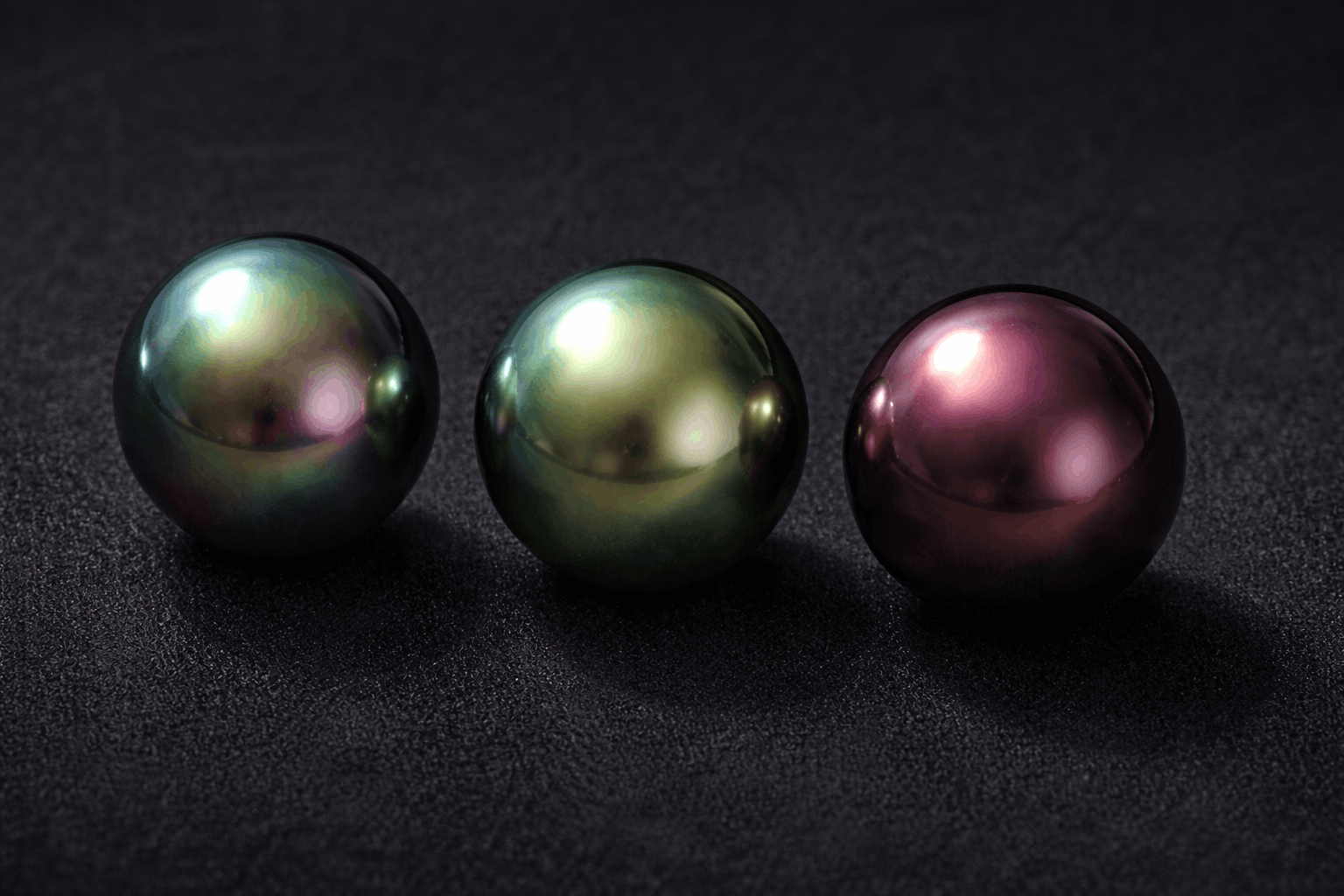 pearlsonly-blog-107-image-5-pearl - Cores de overtone que realmente importam - brincos de pérola negra do Tahiti - pearlsonly